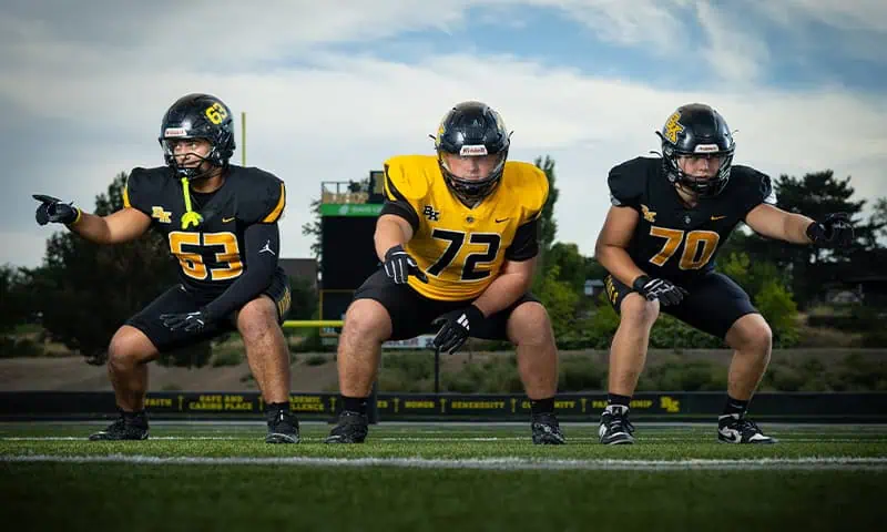 Youth sports running pose method training